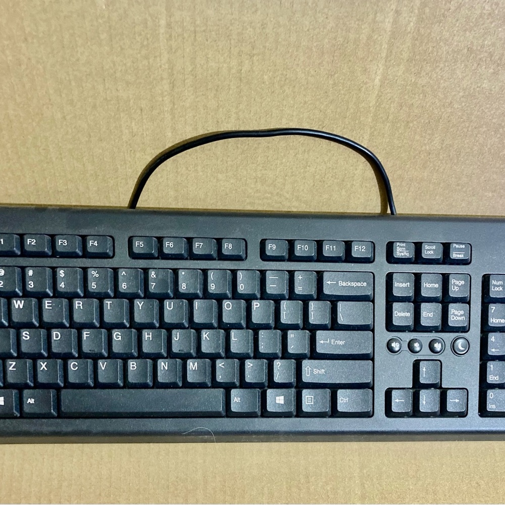 Brand new in box keyboard and jelly comb ergonomically dual grip mouse !!